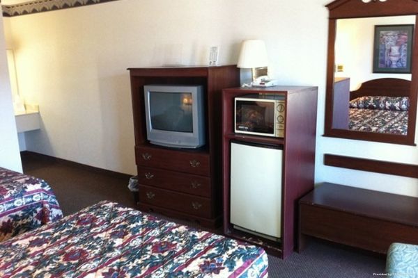 RED CARPET INN AND SUITES DANVILLE (Danville)